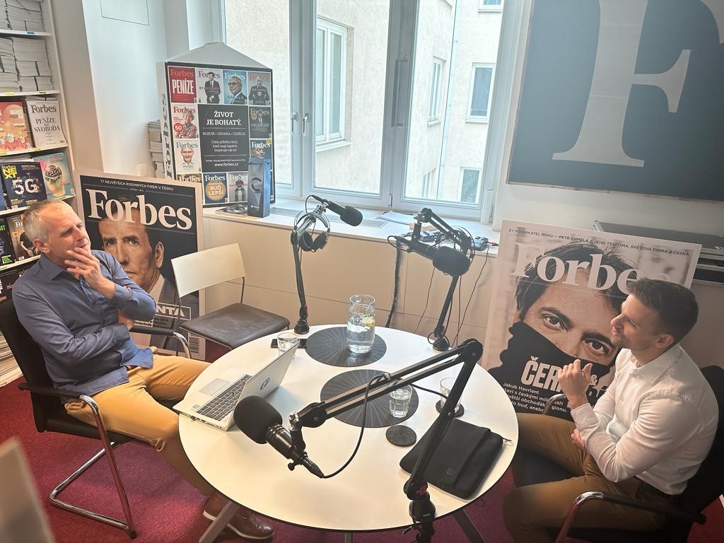 CreditasGroup's tweet photo. Matouš Tlapák z našeho start-upu Lifeliqe v podcastu magazínu @ForbesCesko. Hovořil o aktivitách Lifeliqe v USA a v Číně. Využití AR a VR ve výuce i o nastupujícím trendu celoživotního vzdělávání.
#lifeliqe #creditasgroup https://t.co/MGY2sE9Vkp