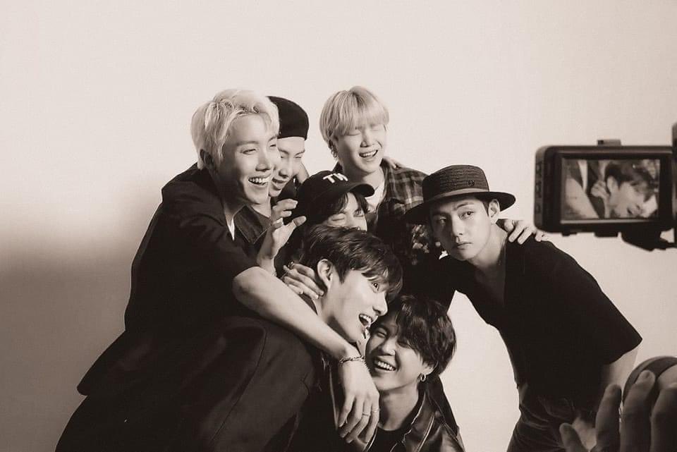 JKSL_55's tweet photo. things were fine when it's just us and the seven of you, we're the happiest. we miss you:(
#bts #BTS2023 #BTSARMY @BTS_twt https://t.co/oIdWOiNmPt