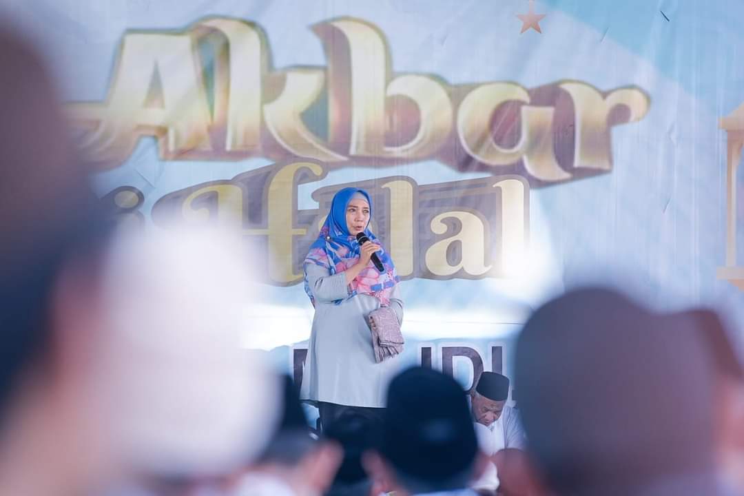 Generasinwdi's tweet photo. Alhamdulillah, sore tadi, mengikuti #TabliqhAkbar Guru Kita Dr. TGB. Muhammad Zainul Majdi di Desa Selebung, Lombok Tengah. Mari tetap kompak di satu Shaf yang sama. InsyaAlloh, dengan itu semua, seluruh ikhtiar kita berjalan dengan baik.. 💚 https://t.co/EFvTvWzTP4