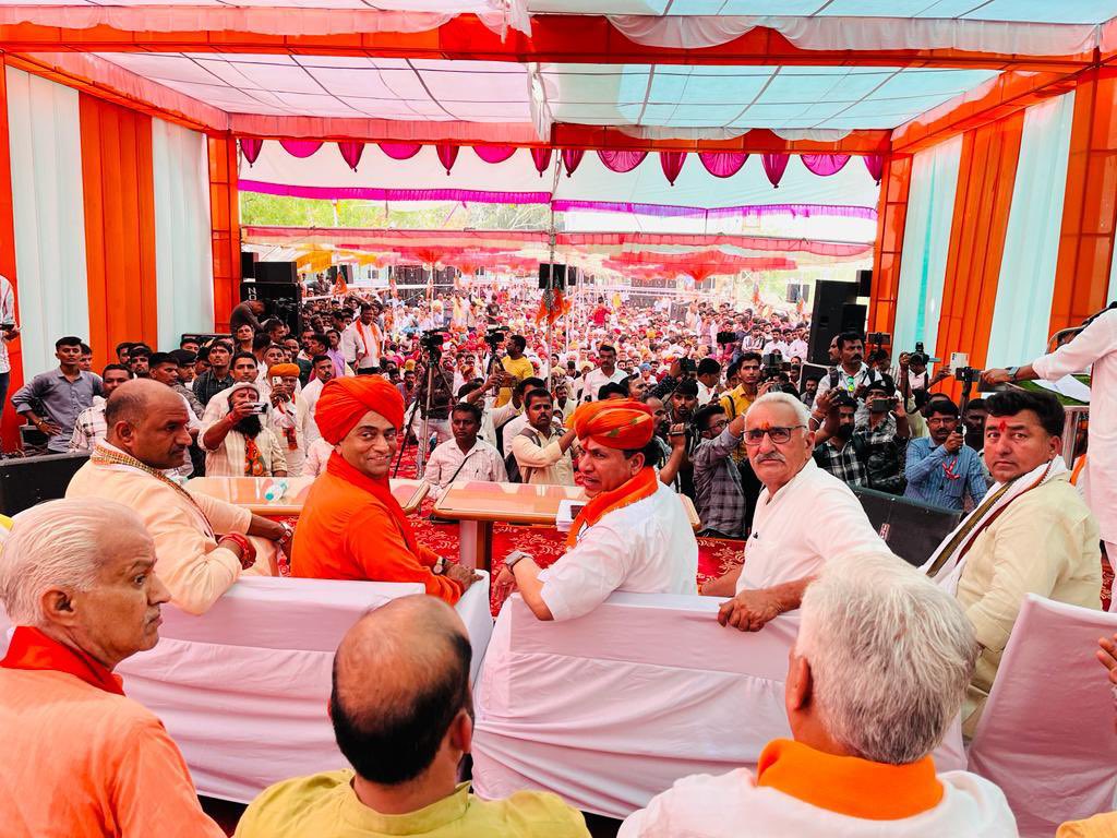 kkvishnoibjp's tweet photo. प्रदेश कांग्रेस की कुनितियों एवं कुशासन के विरुद्ध भाजपा द्वारा आयोजित जनाक्रोश महाघेराव के अंतर्गत बाड़मेर मुख्यालय पर महासभा में सम्मिलित हुआ।

आमजन का भाजपा पर अटूट विश्वास एवं कांग्रेस सरकार की त्रस्त नीतियों,जंगलराज,भ्रष्टाचार, महिलाओं एवं दलितों के ख़िलाफ़ उमड़ा जनसैलाब से स्पष्ट हो गया कि वर्तमान कांग्रेस सरकार की नीतियों से आमजन त्रस्त है अब बदलाव के साथ आगामी चुनावों में कांग्रेस प्रदेश से विलुप्त हो जाएगी।
#barmer
#janakroshmahagherav
@BJP4Rajasthan