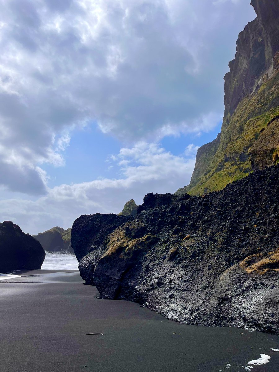 kellyKRCcarter's tweet photo. #goplacesdostuff #blacksandbeach #Iceland https://t.co/evkFnJiY5I