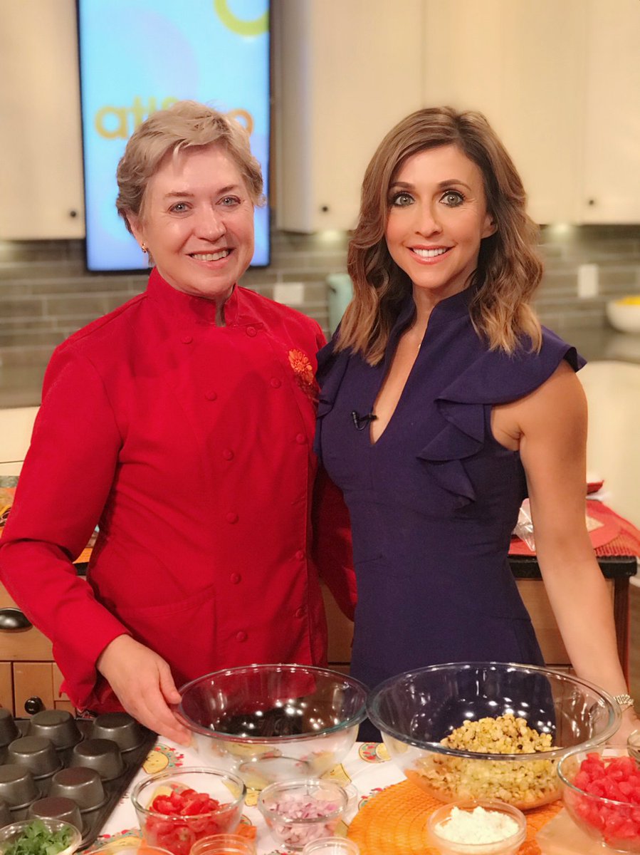 A <a href="/TasteandSavor/">Nancy Waldeck</a> #TBT because she's back on set today to celebrate #NationalWineDay! 🍷