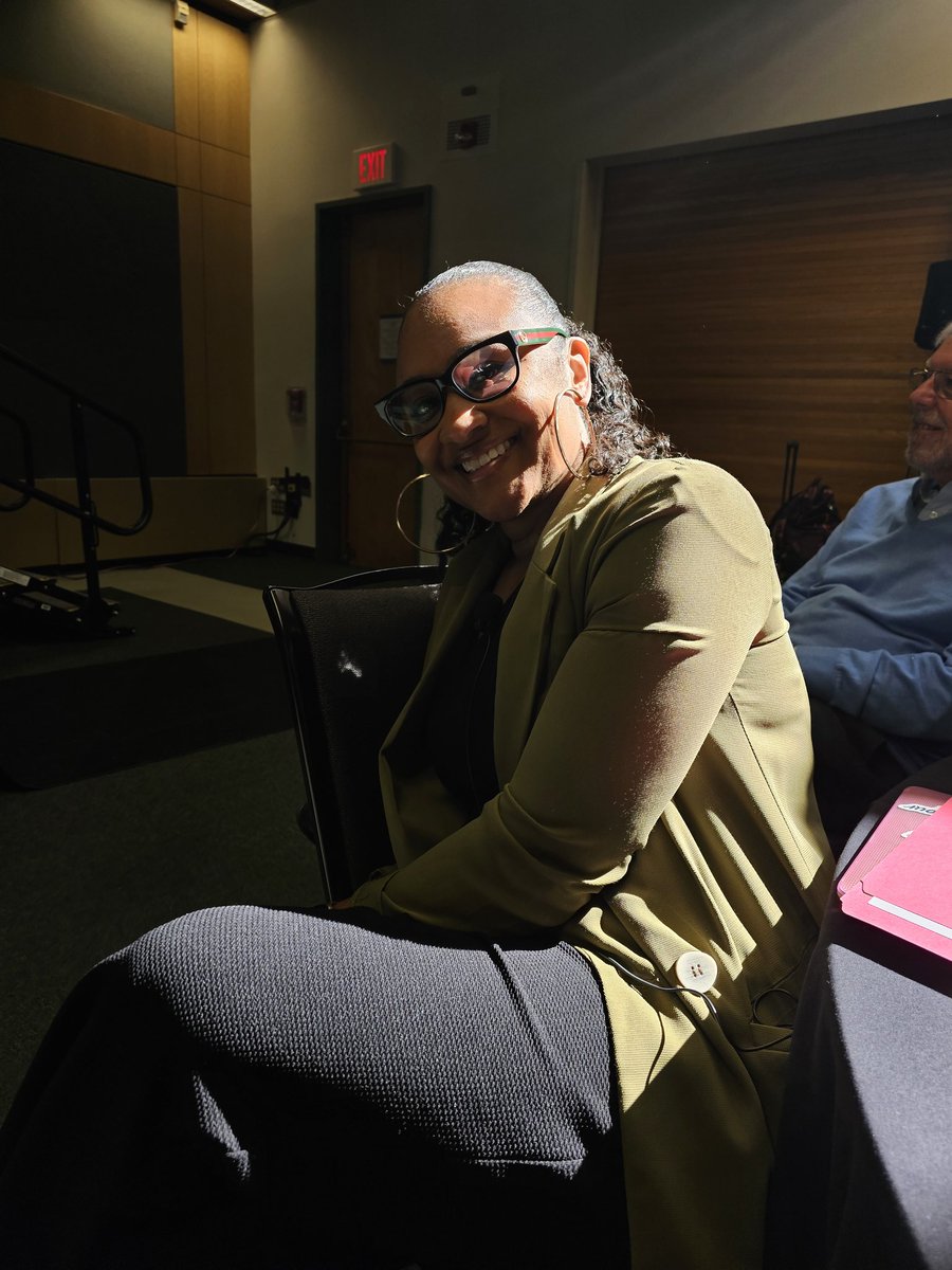 LaurellParris's tweet photo. @RutgersGSE sitting next to Gholdy Muhammad waiting to hear her speak. @GholdyM. https://t.co/y9raxnEdoD