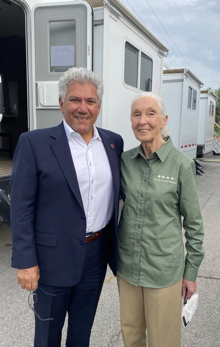 Dr. Jane Goodall is in Canada! Thrilled to meet her in Toronto last year &amp; to sponsor the #JaneGoodallAct. Will establish 🌎's strongest protection for captive wild animals.

Let's honour her vision with committee hearings on Bill #S241, after ONE YEAR of debate.

#cdnpoli #SenCA