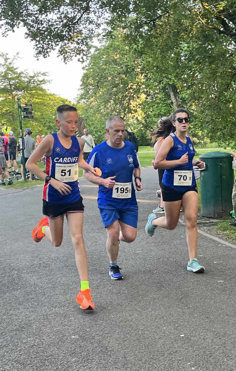 leofrancis2011's tweet photo. Great run for Rhydian yesterday, knocked 6 seconds off a 1500 pb he only had 3 weeks ago. Then onto SSAFA where he was taking it easy, but managed to run into a tree in warm up 🤦🏻‍♀️ @SWalesAthletics @welsh_aa @AddGorffLlan @WelshAthletics https://t.co/nzloOuzukY