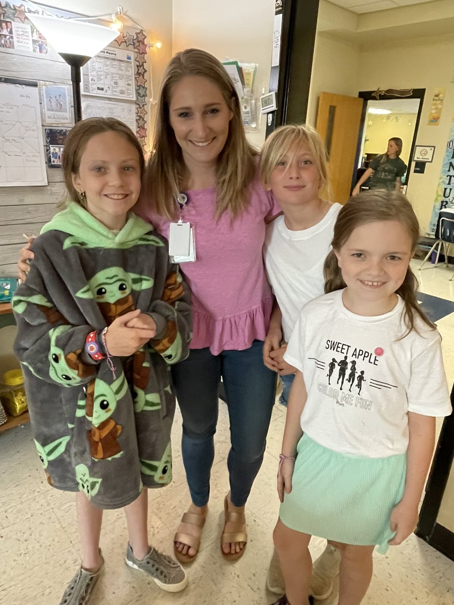 KimThePsych's tweet photo. Disney music, friendship bracelets, puzzles, parties, and lots of celebrations! Happy last day of school @FultonCoSchools !!! https://t.co/tiasX5qkzG