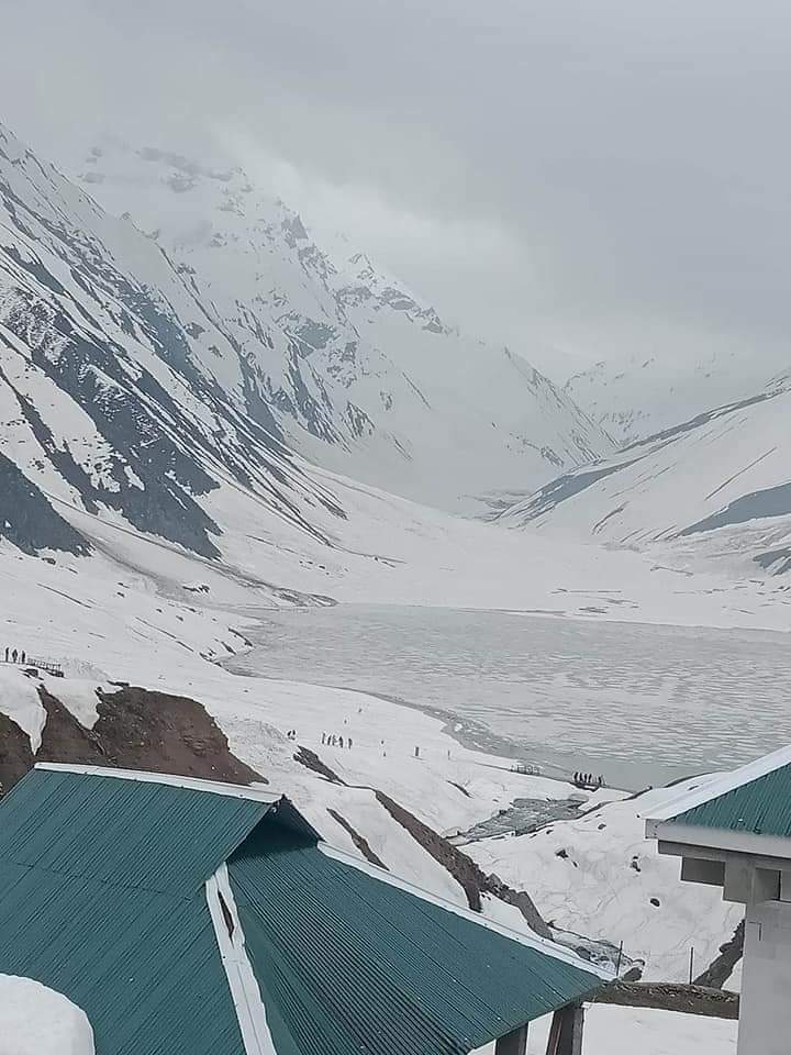 abbasi_sabbasi's tweet photo. Snow covered Lake Saif ul Malook Road Opens After 8 month.
#LakeSaifulmalook
#PervaizElahi
#میں_کلاں_ہی_کافی_آں
#imranKhanPTI https://t.co/8QBBji2zCn