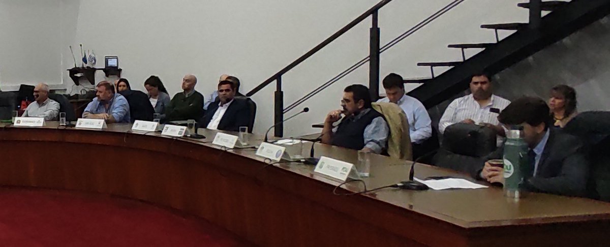 cintendentesuy's tweet image. Se realiza la jornada de #hoy en @cintendentesuy  la reunión de directores de tránsito de los gobiernos departamentales. En la agenda de trabajo se destacan los temas referentes al Permiso Único Nacional de Conducir #PUNC y lo vinculado a la unificación de multas de tránsito.