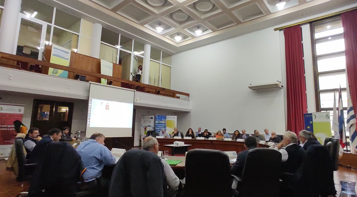 cintendentesuy's tweet image. Se realiza la jornada de #hoy en @cintendentesuy  la reunión de directores de tránsito de los gobiernos departamentales. En la agenda de trabajo se destacan los temas referentes al Permiso Único Nacional de Conducir #PUNC y lo vinculado a la unificación de multas de tránsito.