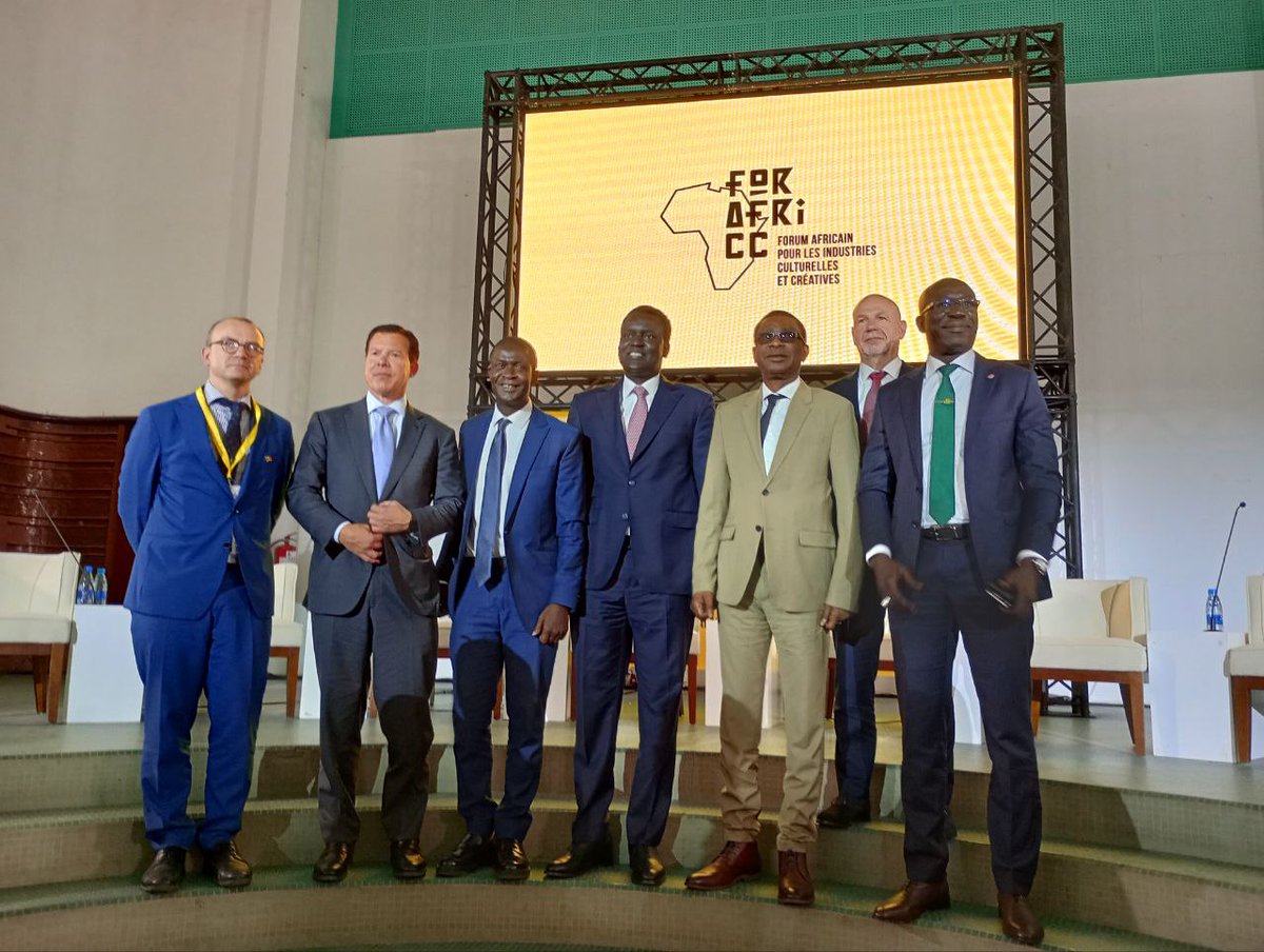 FYNICC's tweet photo. Cette photo de groupe clôt les premières séances de la journée 👏

Au cours du débat, le panéliste, et Youssou Ndoru en particulier, ont mis l'accent sur l'importance d'obtenir de vraies solutions et conclusions du #FORAFRICC.

Nous ne pouvions pas être plus d'accord là-dessus ❗️ https://t.co/2pEEF5TWsi