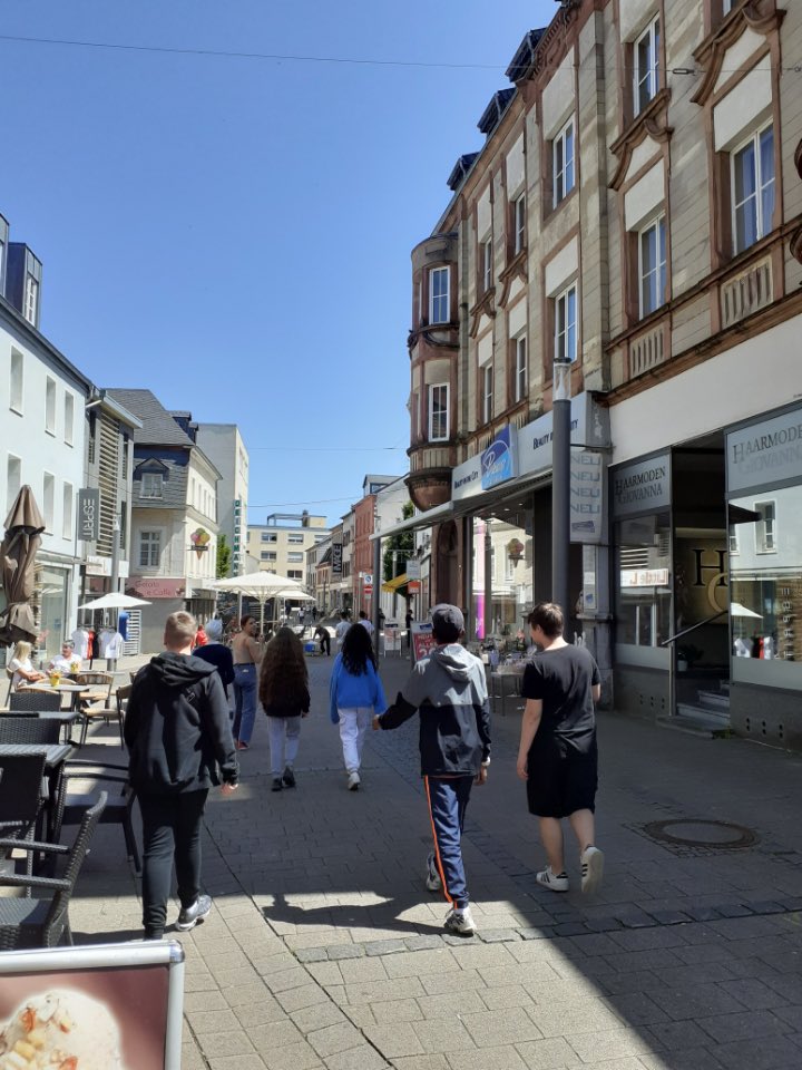 hautsdeblemont's tweet photo. Journée à #Mertzig 🇩🇪pour nos élèves! Retrouvailles avec nos correspondants autour d’un petit-déjeuner copieux 😉, visite de l’établissement, rallye en ville et moment de détente au parc 🤩 🙏Gymnasium am Stefansberg pour cet accueil !🌞🇫🇷🇩🇪 @Dsden57 @DAREICNancyMetz @acnancymetz https://t.co/E1sMV5d0r0