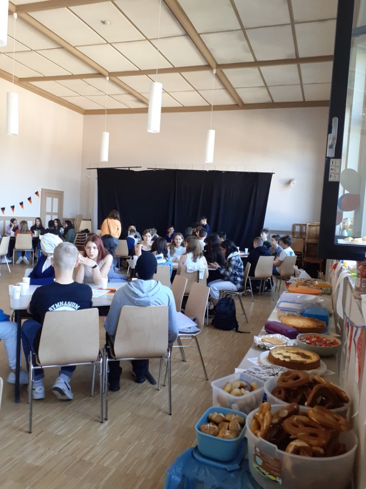 hautsdeblemont's tweet photo. Journée à #Mertzig 🇩🇪pour nos élèves! Retrouvailles avec nos correspondants autour d’un petit-déjeuner copieux 😉, visite de l’établissement, rallye en ville et moment de détente au parc 🤩 🙏Gymnasium am Stefansberg pour cet accueil !🌞🇫🇷🇩🇪 @Dsden57 @DAREICNancyMetz @acnancymetz https://t.co/E1sMV5d0r0