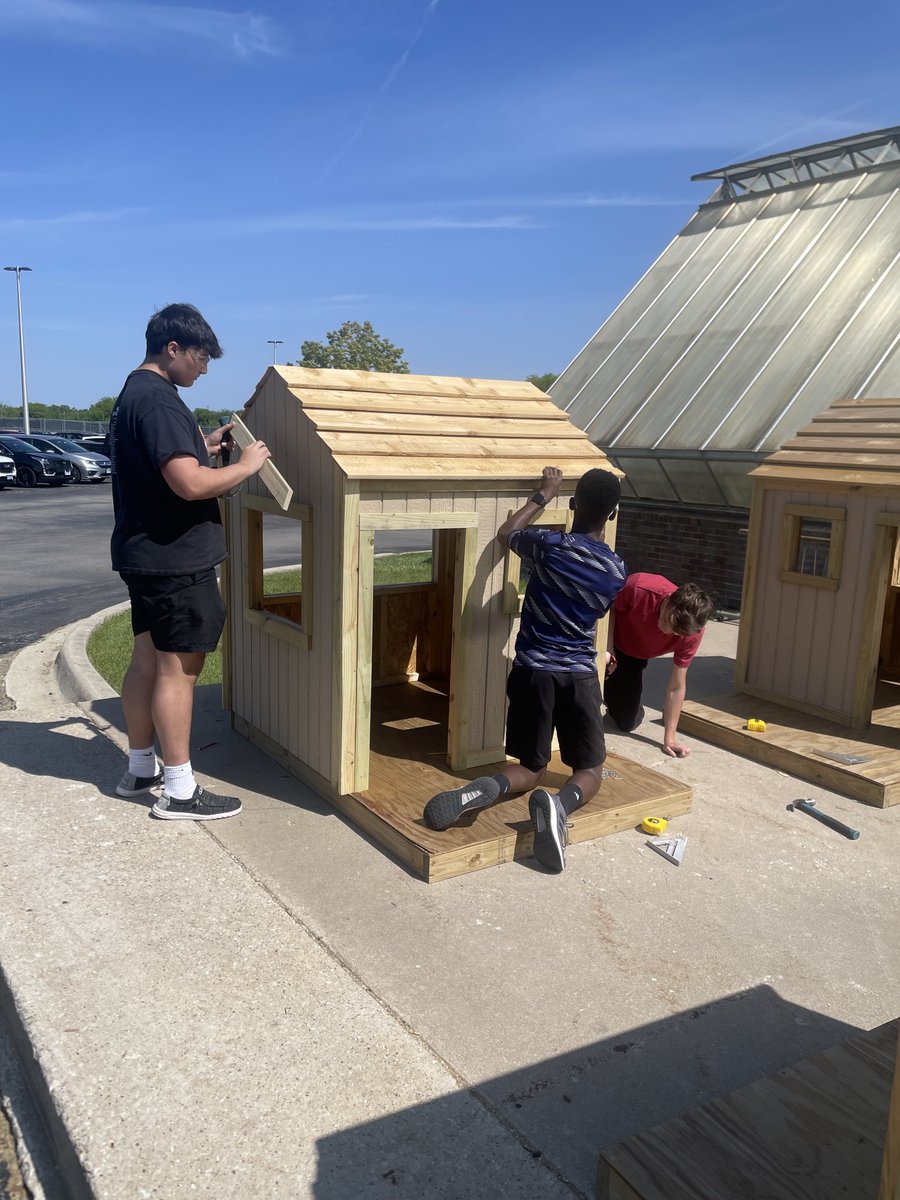MCHSDistrict111's tweet image. Mr. Mike Groark's Intro to Building Construction class worked on a new children's playhouse project this spring. Our students are talented, aren't they? What's more, these were given away to MCHS families to enjoy with their kids. 🧡🔨🖤 #mchsproud