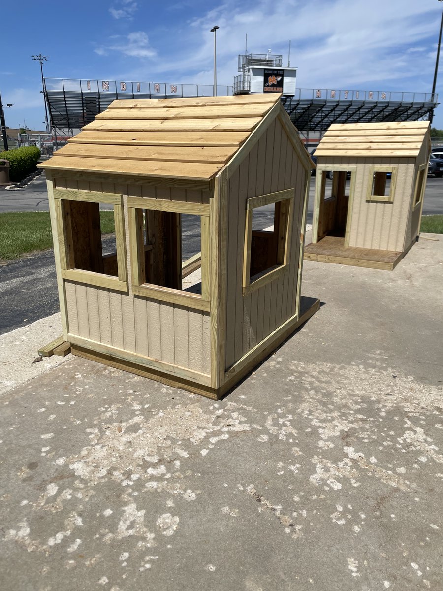 Mr. Mike Groark's Intro to Building Construction class worked on a new children's playhouse project this spring. Our students are talented, aren't they? What's more, these were given away to MCHS families to enjoy with their kids. 🧡🔨🖤 #mchsproud