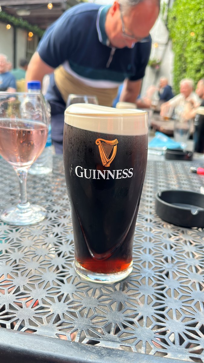 brewton_ray's tweet photo. Never put Guinness on a slanted table! #notstraight https://t.co/0hpjCXCXD9