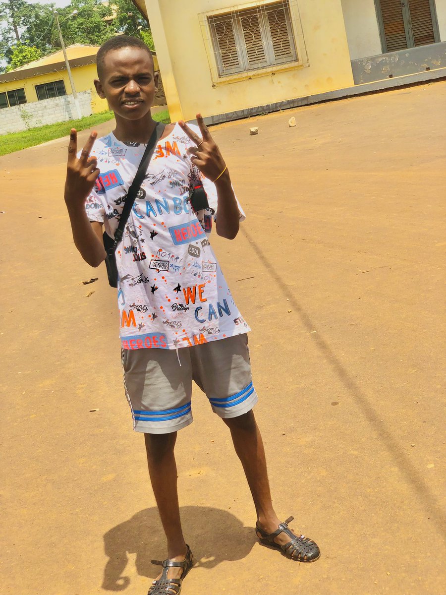 machinearapper's tweet photo. Tout pour la zik 😁🎧❤️
#lespritsage 
#elite225 https://t.co/ilGi0iU6qv