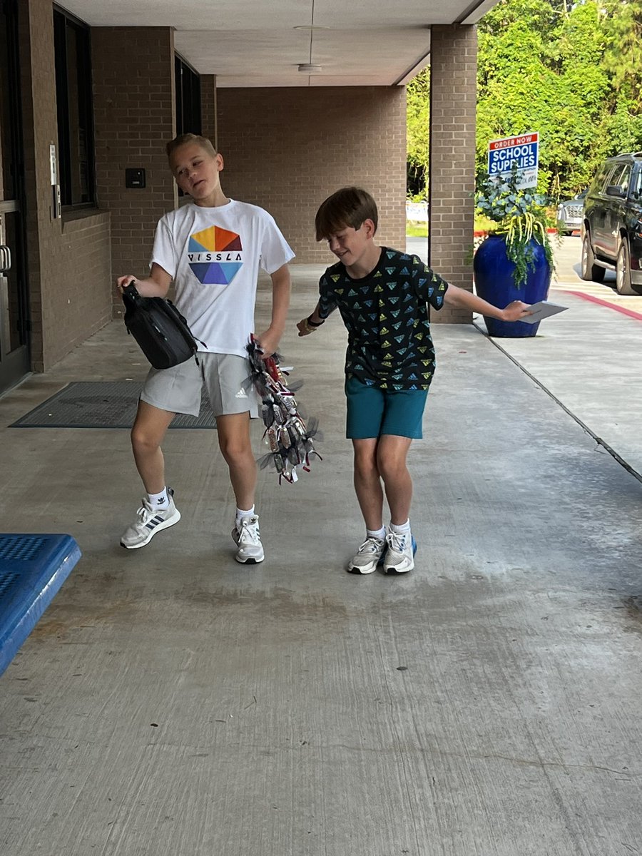 Dancing our way into the last day of school <a href="/CollinsCobras/">Collins Intermediate, Conroe ISD</a> 🕺🏼💃🏽
