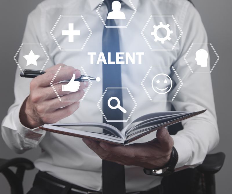 Para atraer y retener talento en las empresas, es importante tener una cultura empresarial sólida y bien definida que fomente la colaboración, el crecimiento personal y profesional, así como la innovación.
#AtracciónDeTalento #RetenciónDeTalento #CulturaEmpresarialSólida