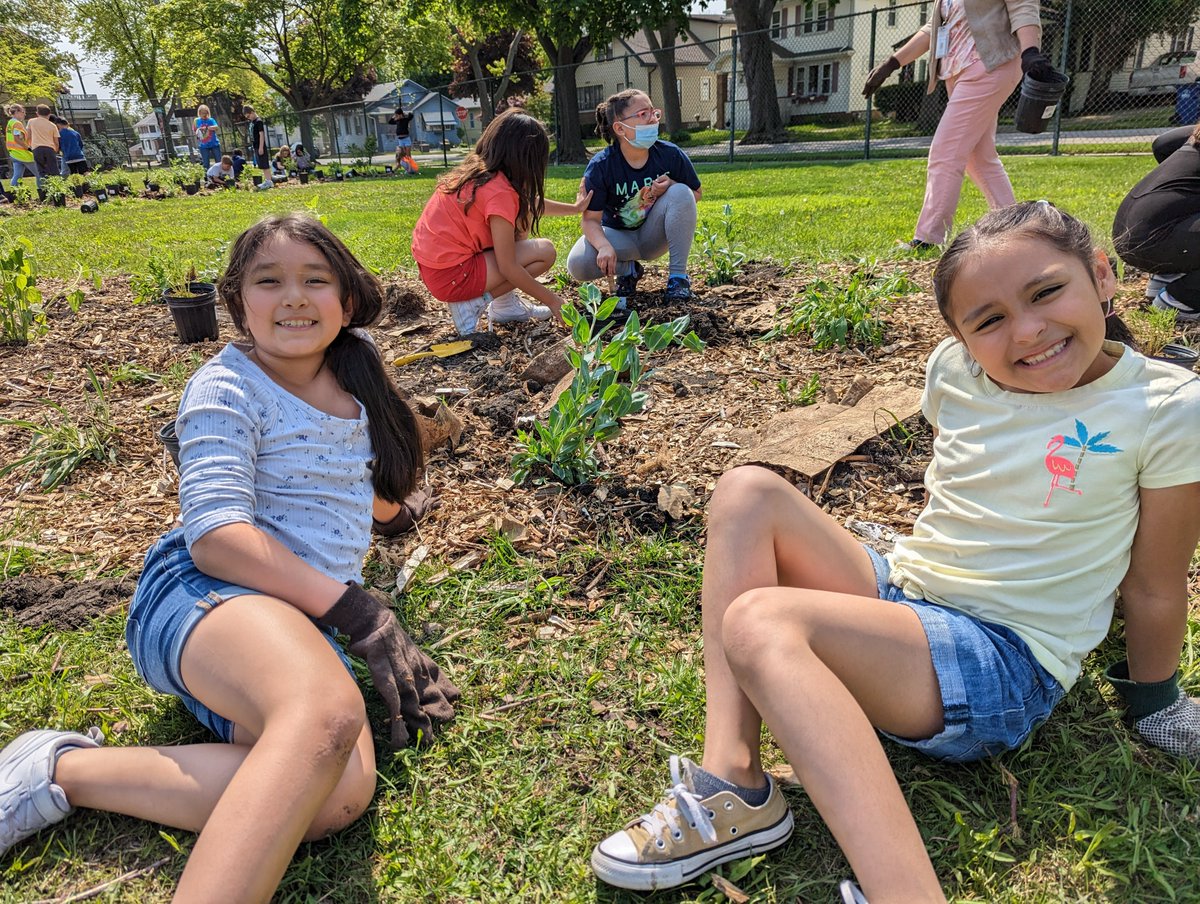 RacineUnified's tweet photo. Calling all birds, butterflies, beetles and bats!
The pollinator patch at Fratt has been planted!
Thanks to the @RootPikeWIN for helping make this the first pollinator patch in RUSD. 2 more are coming soon to @MontessoriRUSD and OBrown Elementary! #YouBEElongHere #YouBelongHere https://t.co/i7jeIk5889
