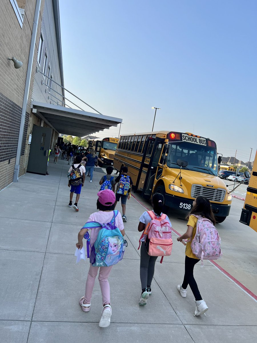 We fill this bus ramp three times every morning + afternoon. So thankful for our drivers and every student they transport to @CampbellCubs. I will never take this view for granted. 🚌🐻💙💚 #ACEcubs #WeLeadTx @KatyISD @KatyISDMandO