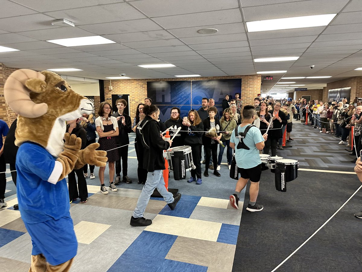 dcssteen's tweet photo. Congratulations to the Lamphere High School class of 2023 on your last day of school. #wearelamphere https://t.co/wYDbluAcah