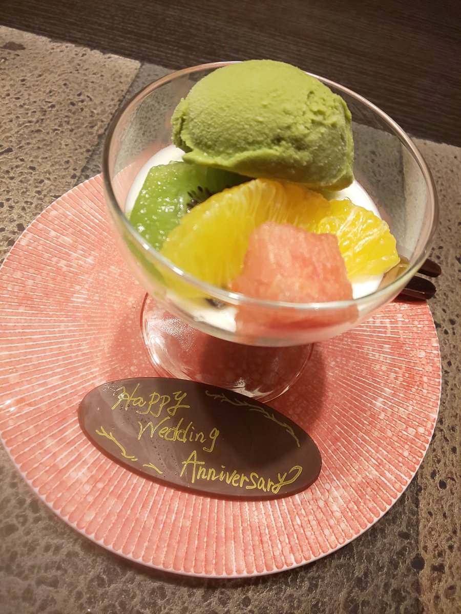 snowlikeu's tweet photo. 誕生日＋結婚記念日ディナー行ってきました！ https://t.co/t4vTY8QtPu