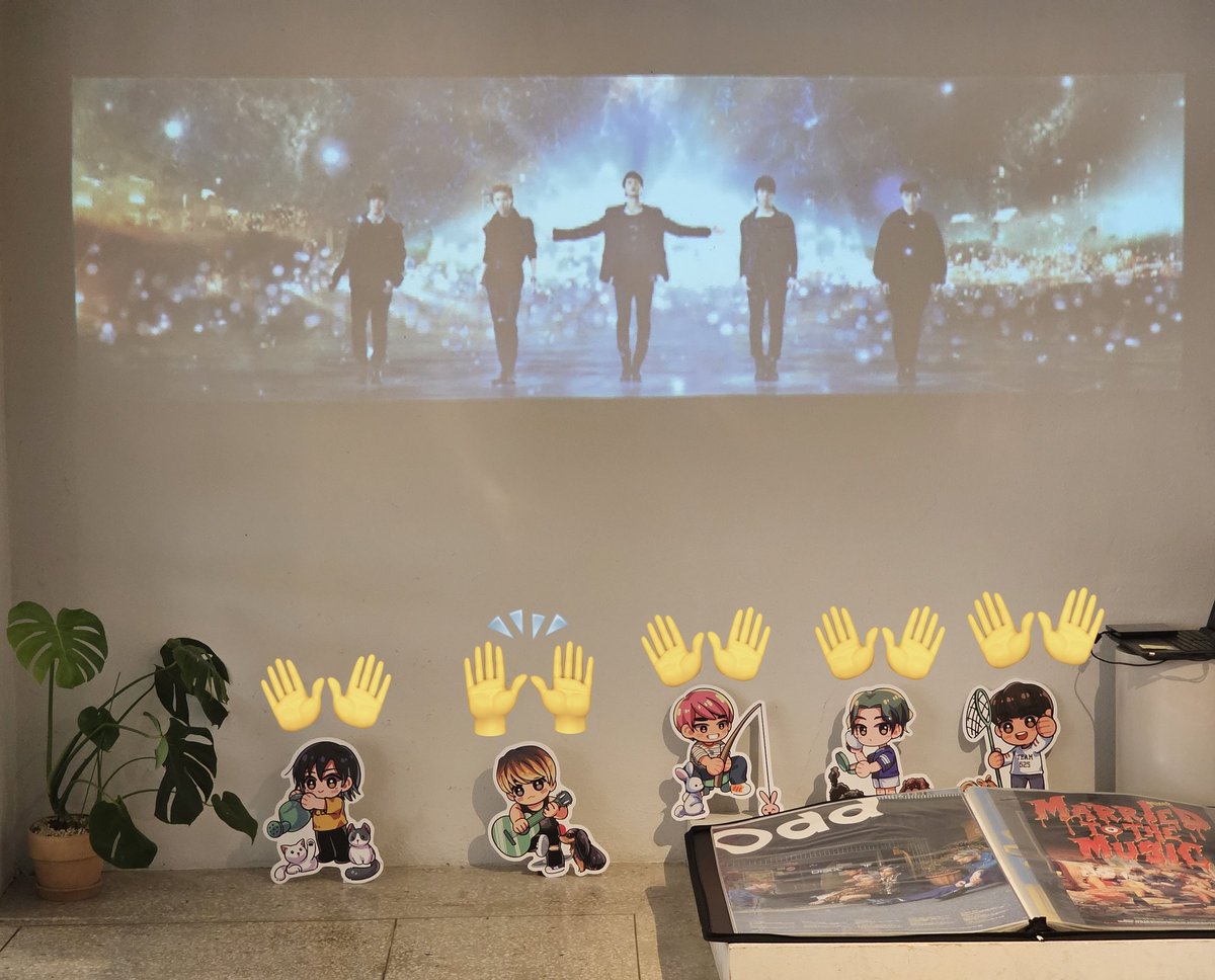 즐거운 525 데이 보내셨을까요
폼포드 등신대, 쿠키세트와 도장 등 너무 오랜만에 준비해보는 오프라 좋아해주셨을지 궁금하네요☺️
인생네컷, 왠지 찍기 부끄럽다 혹은 혼자라 어색하다 싶으시면 빔플 쪽에 비치된 쁘띠샤이니들과 인생네컷 촬영하셔도 되니 촬영 후 제자리에만 돌려놔주시면 됩니다🫶