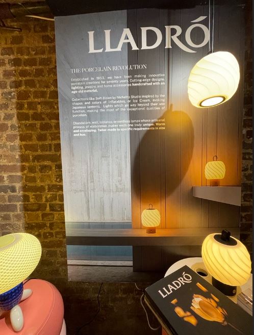 SpainBiz_UK's tweet photo. 🛋️ Today we have been in @CDWfestival visiting the showrooms of the Spanish companies:
@AndreuWorld
@actiu
@kettal
@dynamobel
@GrupoCosentino
#Forma5
@FioraBath
#Inclass
@Aromaslighting
#BiooLux
@lladro
Stop by and learn about the latest interior design trends in the 🇬🇧! https://t.co/3cKXbSpvCR