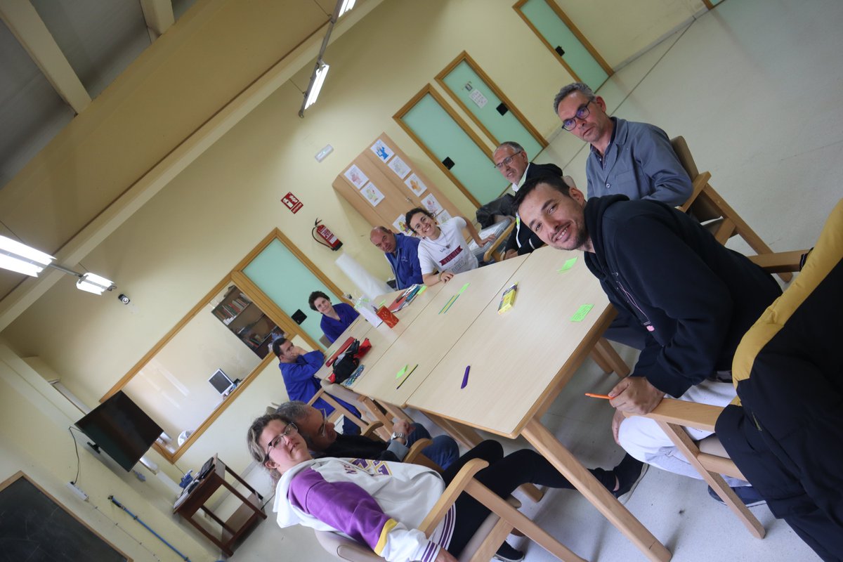 hcsanrafaelvigo's tweet photo. Hace unos días despedimos a nuestra voluntaria Carmen, que lleva participando con nosotros desde el 2018. Tanto las personas usuarias, como los profesionales, echaremos de menos tu vitalidad en y te deseamos lo mejor en esta nueva etapa de tu vida. https://t.co/HBzeMtfpIL