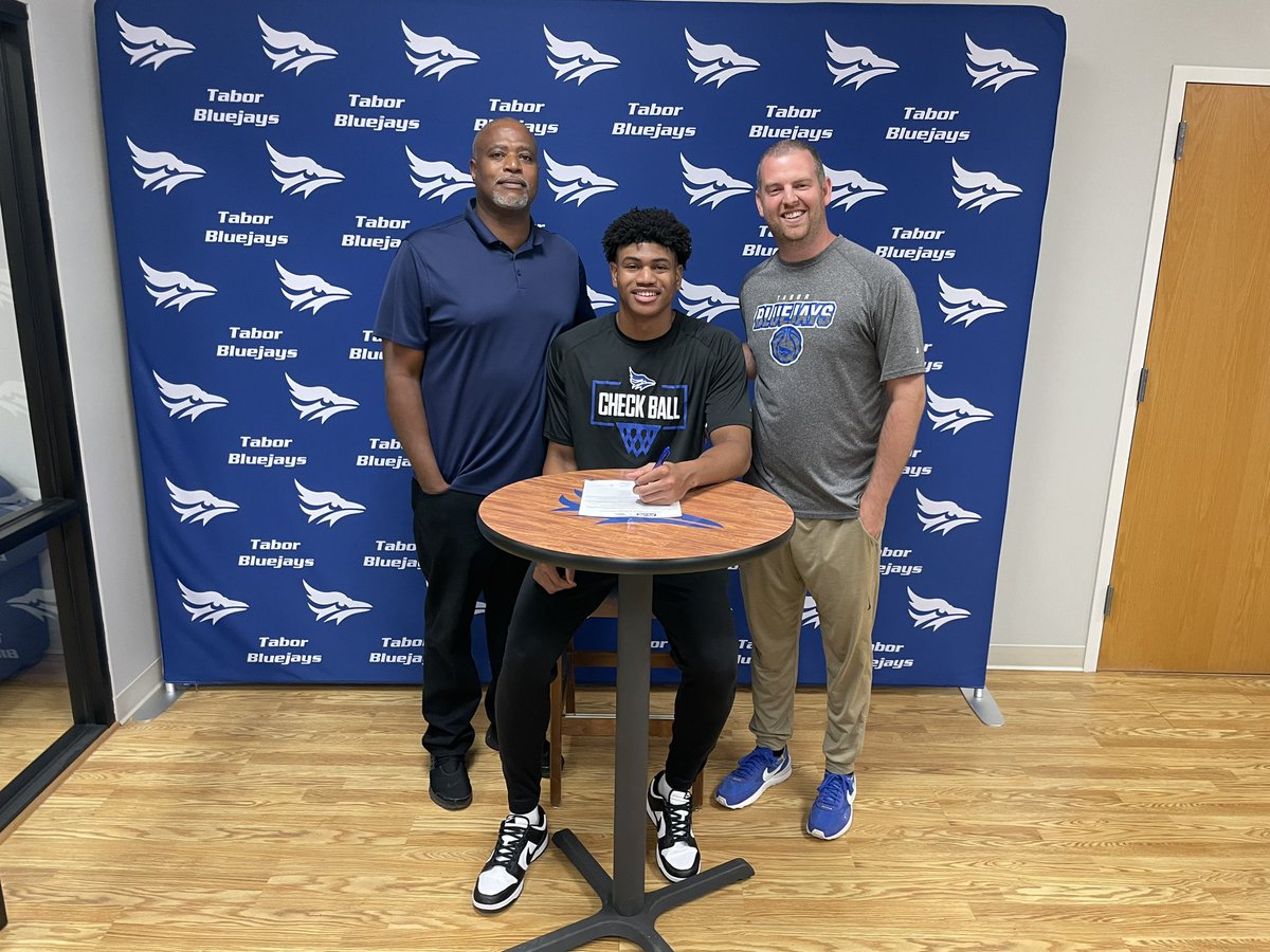 Signed, Sealed & Delivered 📃🖌 We would like to announce the signing of 6’8 forward, Kenyon Holcombe! @Holcombe30 made 15 starts and appeared in 41 games at D2 Cameron University. The Tomball, TX native also played at Incarnate Word. Big time versatile forward! #CheckBall23