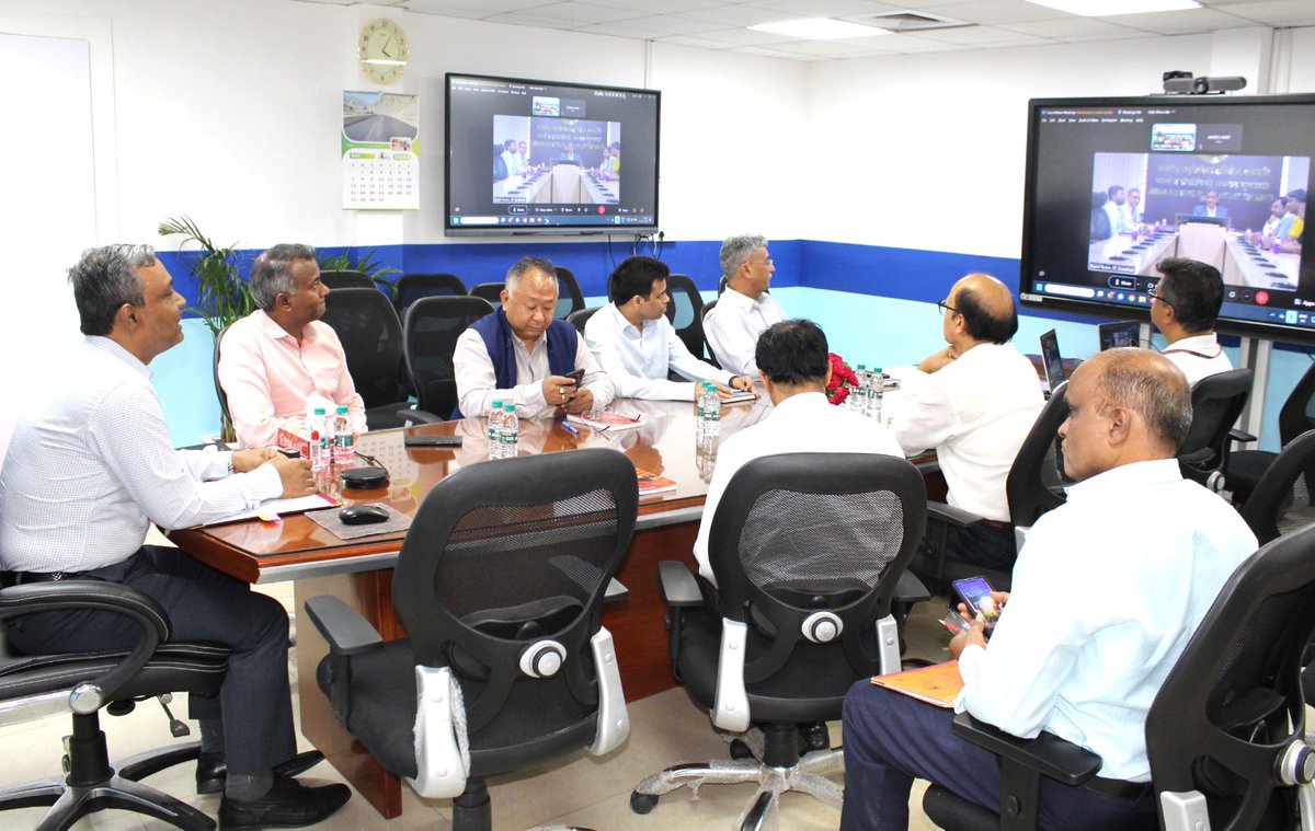 nhidcl's tweet image. In a step towards enhancing quality research in the field of highway engineering, an MoU was signed between @NHIDCL and @IITGuwahati for knowledge sharing on innovative ideas and technologies via Video Conferencing today.
#HighwayEngineering #PragatiKaHighway #BuildingTheNation…