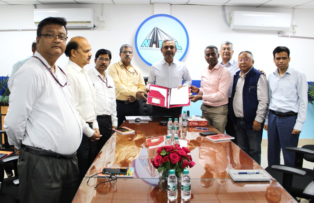 nhidcl's tweet image. In a step towards enhancing quality research in the field of highway engineering, an MoU was signed between @NHIDCL and @IITGuwahati for knowledge sharing on innovative ideas and technologies via Video Conferencing today.
#HighwayEngineering #PragatiKaHighway #BuildingTheNation…