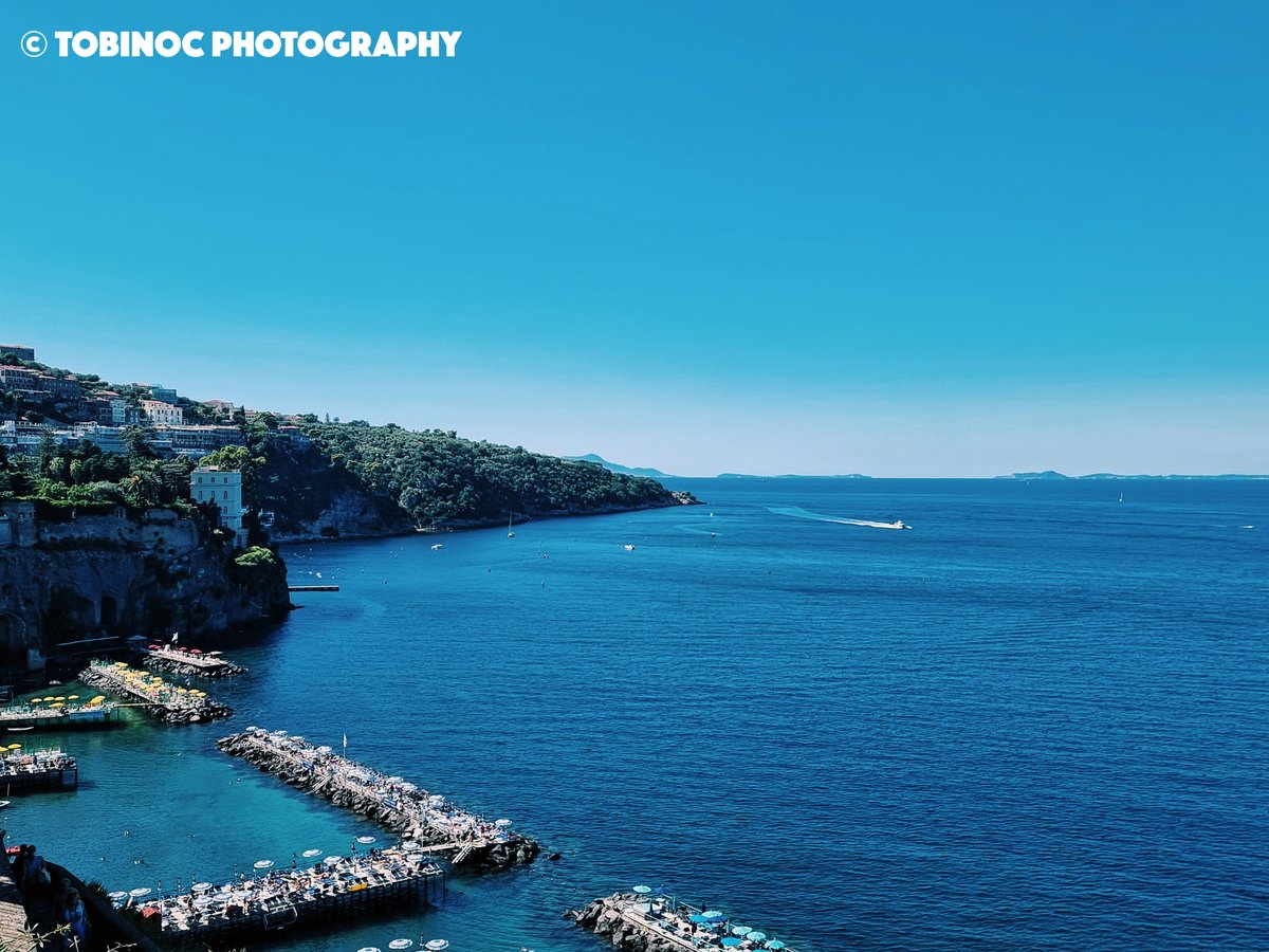 Looking out over the coast from Sorrento 😍📸

#sorrento #italy #campania #travelling #europe