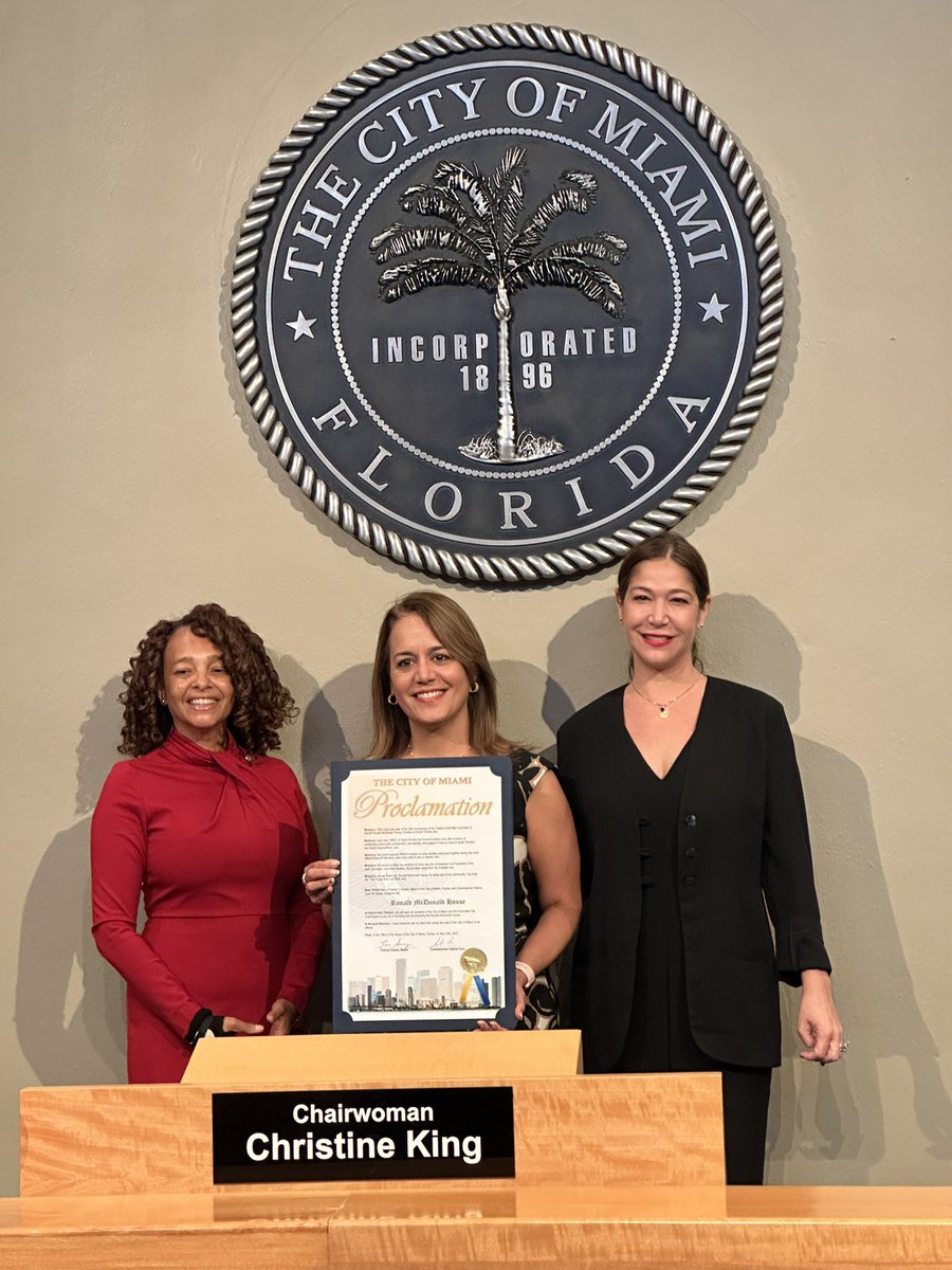 CommSabinaCovo's tweet photo. Today is commission day and Commissioner Covo began with the recognition of important figures and groups in our community
Hoy es día de comisión y pa comisionada Covo comenzó con el reconocimiento a figuras y grupos importantes de nuestra comunidad
#commissionmeeting
#miamid2 https://t.co/zGqvsf8tAW