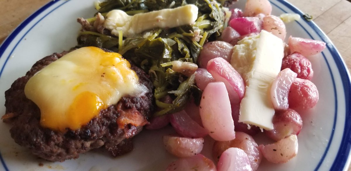 Collard and radish greens, roasted radishes, and bacon-cheeseburgers!

I used my friend's recipe (@LCHFDetective)  as a guide... diabeticchefsrecipes.com/keto-garlic-ro…

This was soooo goood. And at 1 g of carb per oz, about half is fiber.... it's my favorite root vegetable!   Thanks Deborah!