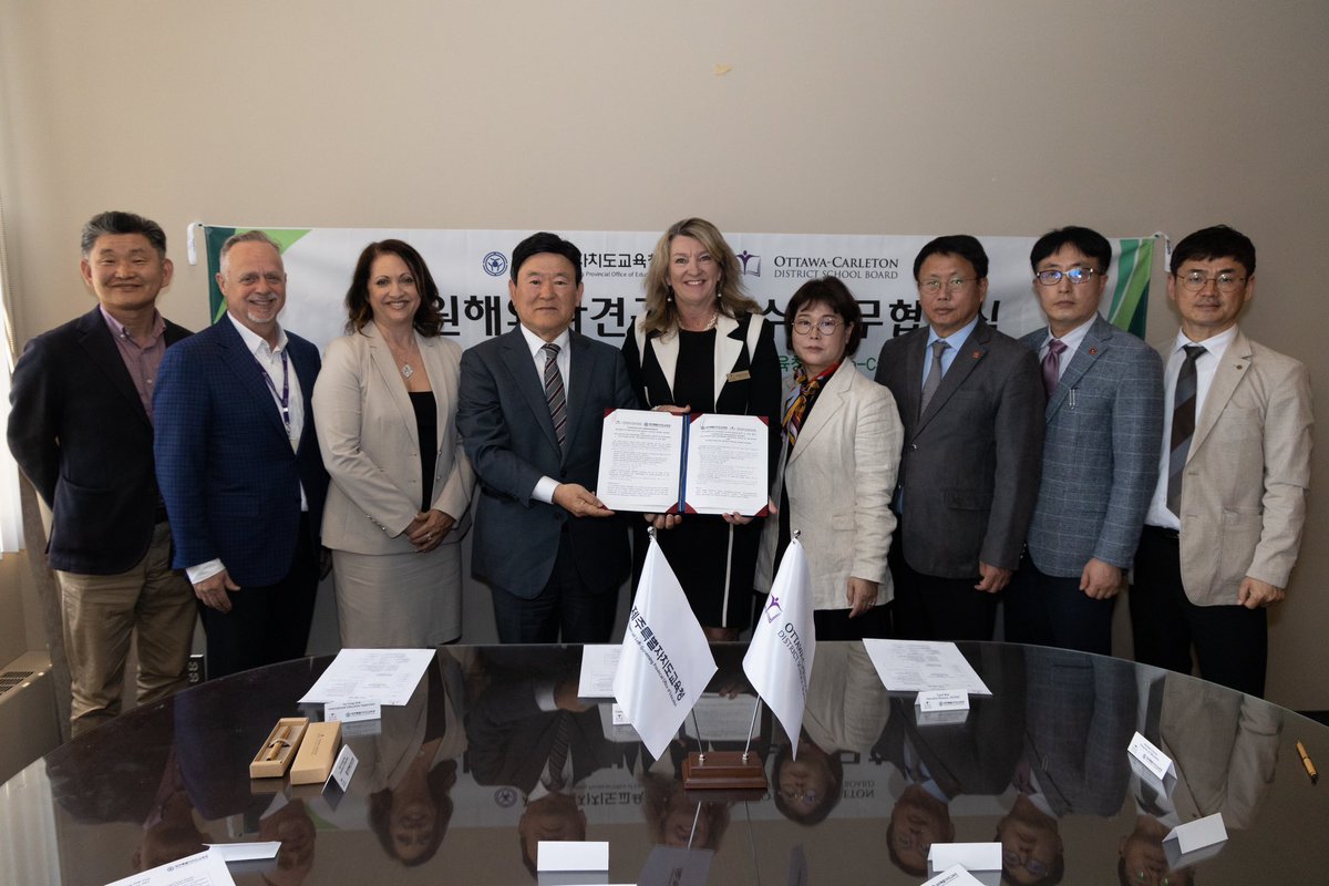 Jeju Office of Education (South Korea) has recently returned to the <a href="/OCDSB/">OCDSB</a> to reconnect on educational partnerships. The delegation recently visited the OCDSB to sign a memorandum of cooperation with Director of Education, Michele Giroux and OCENET Executive Director Geoff Best.