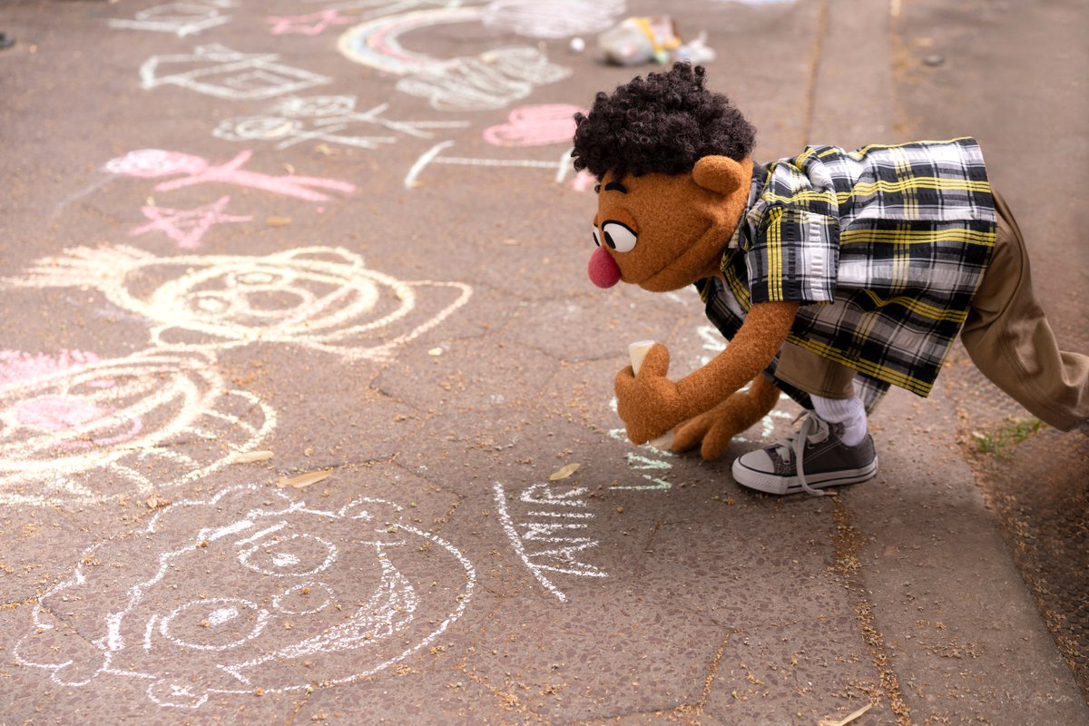 sesamestreet's tweet photo. Hey now, you're a chalk-star, get your art on, go play! 🌟 https://t.co/pV4behDBVC
