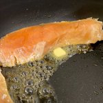 皮パリパリ&身ふっくら、そんな仕上がりになる？!美味しく焼けるという「シャケの焼き方」が話題に!