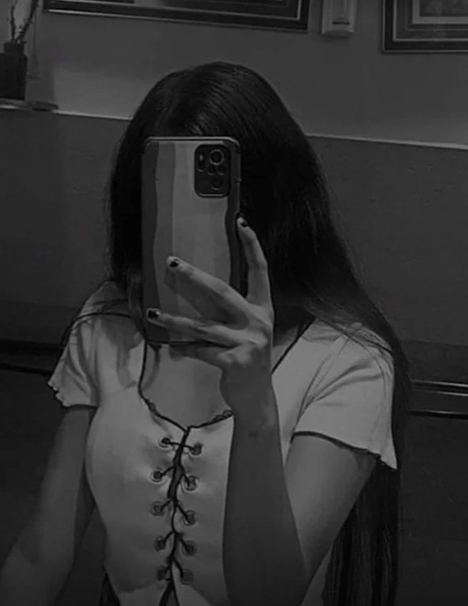 QRT with your B&W mirror Selfie media 🤳