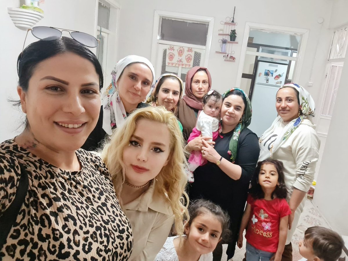 Emine Gizem ÇETİNER (@gizeminecetiner) on Twitter photo Bugün Devteyşti Mahallesi'nde kız kardeşlerimizle bir aradaydık.
Artık onlar da partili yol arkadaşlarımız.
Onlar aracılığıyla bu mahallede bugün girilmedik ev bırakmadık.
Kadınlara bahar gelsin diye mücadelemiz🌸
<a href="/Zelihaaozelll/">ÖZEL zeliha</a> #OyumKemalKılıcdaroğluna #OylarBayKemale Bugün Devteyşti Mahallesi'nde kız kardeşlerimizle bir aradaydık.
Artık onlar da partili yol arkadaşlarımız.
Onlar aracılığıyla bu mahallede bugün girilmedik ev bırakmadık.
Kadınlara bahar gelsin diye mücadelemiz🌸
<a href="/Zelihaaozelll/">ÖZEL zeliha</a> #OyumKemalKılıcdaroğluna #OylarBayKemale