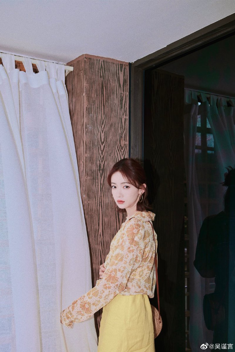 #WuJinyan shares new snaps 

More - weibo.com/1278603180/490… 

#吴谨言