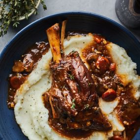 SandtonTourism's tweet image. tinyurl.com/38jz5wdr Candice-lee Clark, the recently appointed head of the Rosebank campus of @capsicumcooking believes that Capsicum has an edge over its competitors. She shares her thoughts with us, as well as some favourite recipes. #delicious #culinaryschool #chef