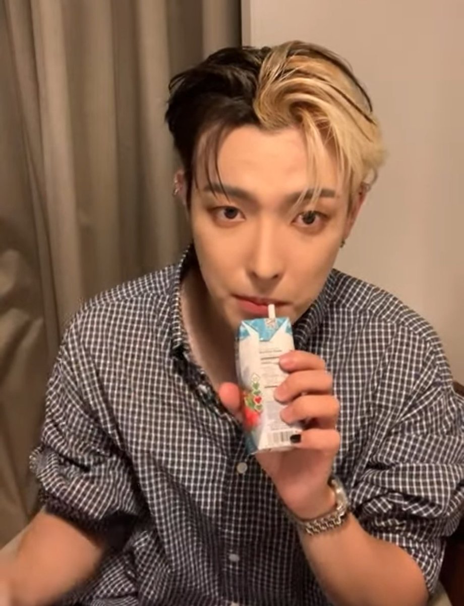 on-twitter-reminds-me-of-how-superstar-ateez-has-the-least-download