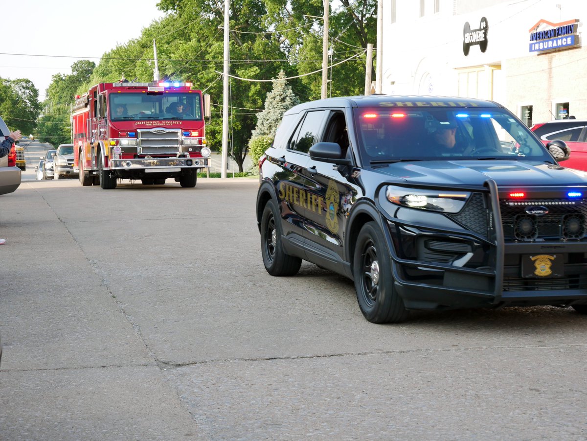 A bright and early send off for <a href="/SHHS_Broncos/">Spring Hill High</a>  softball headed to State! Go Broncos!

We have one more tomorrow at 8 a.m. for track &amp; field!

<a href="/SHSchools/">Spring Hill Schools</a> <a href="/JOCOSHERIFF/">Johnson Co KS Sheriff</a> <a href="/FireDist1JoCoKS/">Fire Dist. #1 JoCoKS</a>