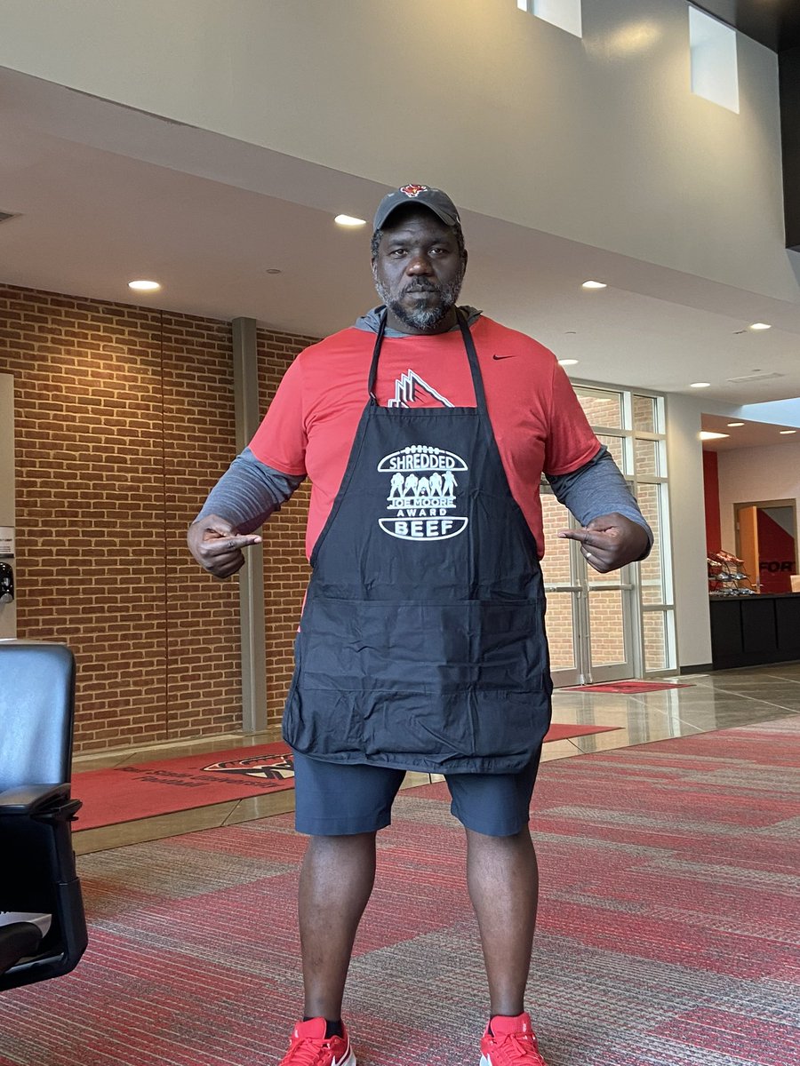 Big thanks to @AaronTaylorCFB and the @JoeMooreAward for all that they do for the game of football and the offensive line position! Also, appreciate the apron, it will be my go to attire on the grill all summer! #IAmBecauseOfUs | #1AAT