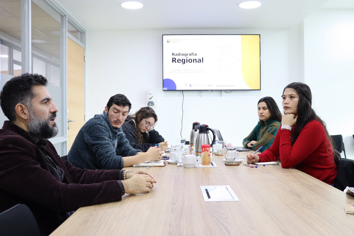 cppUCTemuco's tweet photo. 🔹El Dr. @moyadiaz1980 y la Diputada del distrito 23 @ericka_nanco revisaron los principales datos obtenidos a través del Barómetro Regional y Araucanía 2022, que han sido presentados y compilados a través del informe Radiografía Regional.
❇️La nota en https://t.co/yqscMJb7wW https://t.co/q2M3R89n4O