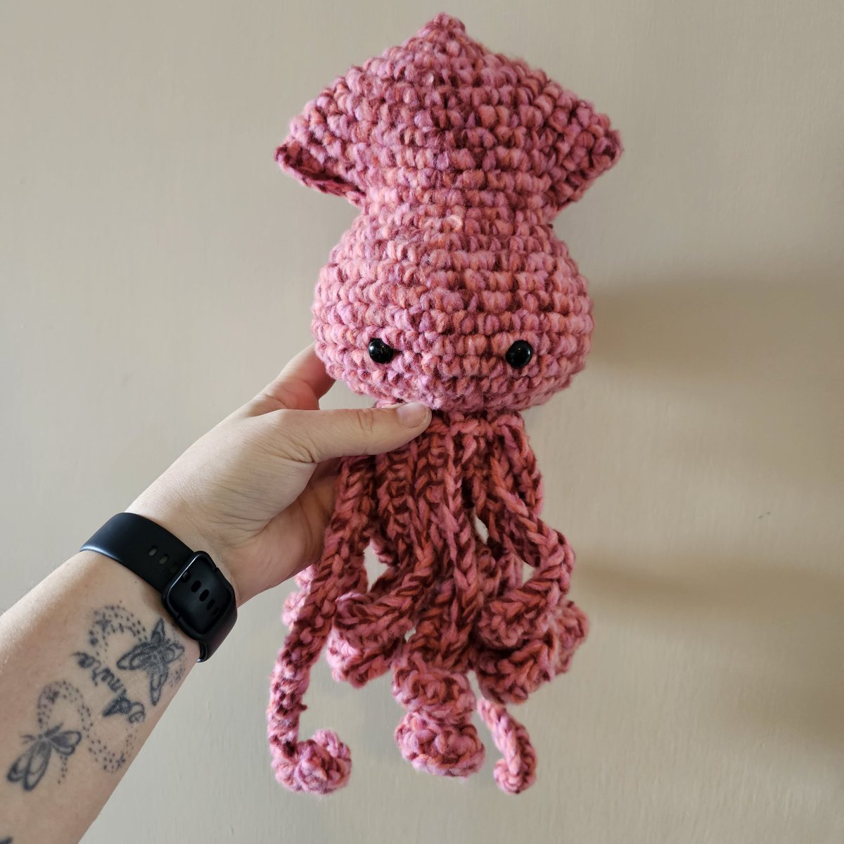 Might become slightly addicted to making these squid

#crochet #crocheter #crocheteroftwitter #squid #squidstuffy #crochetsquid #crochettoy #handmade #handmadeisbest #shopsmall #supporthandmade #yarnlife #bernatyarn #makersgonnamake