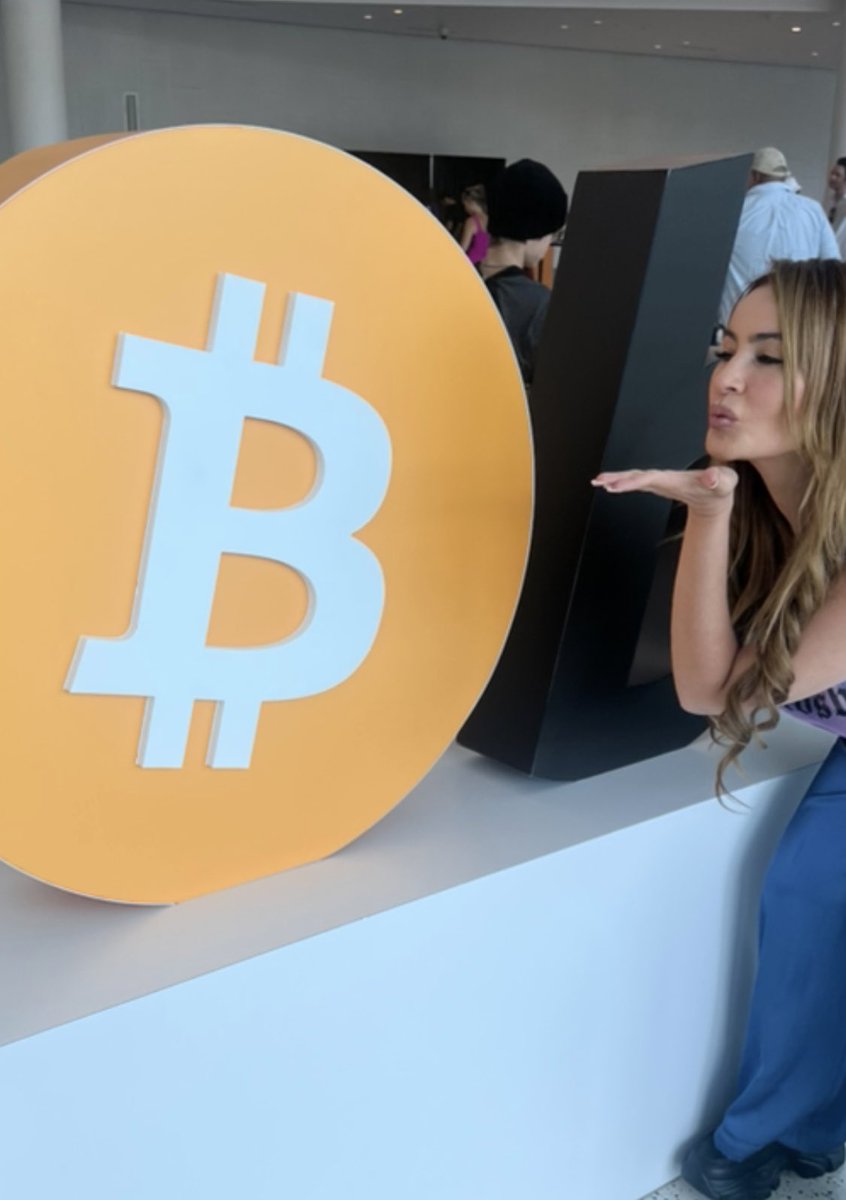 MBarrantesbtc's tweet image. #btc is my suggar daddy 👁

#womeintech