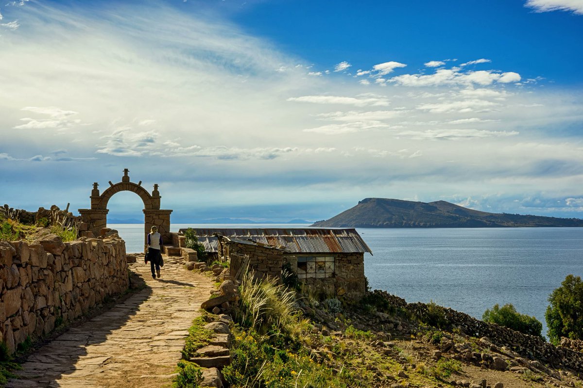 Taquile Island sees a modest number of tourists 😮, but the economy also relies on fishing and agriculture. 😍 🏝️
🌐More Info: n9.cl/3vhxze
#cuscojourneys #titicacalake #discoverperu #cuscoperu #puno #igerspuno #taquile #taquileisland #island #laketiticaca #titicaca