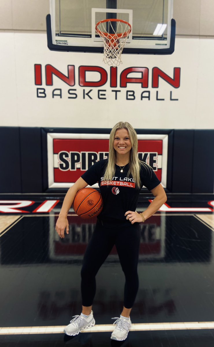 ERuffridge's tweet photo. Summer 🏀 Lessons are back in session! If anyone is in The Lakes Area for the summer and looking to enhance their skills, I will be offering individual and group lessons here at the Spirit Lake High School.
If interested please email me at elleruffridge@gmail.com for more info! https://t.co/OXq72CIuJF